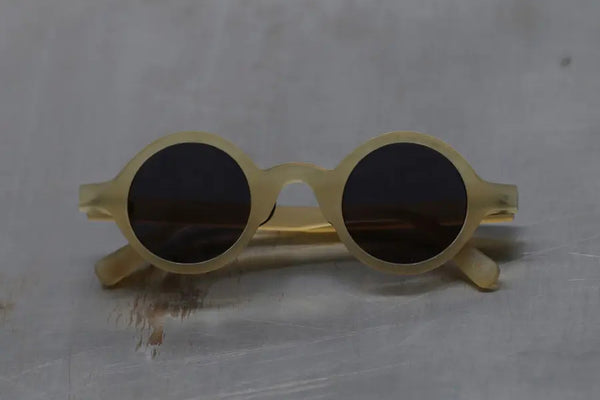 RIGARDS X UMA WANG Collaboration: Wire-cut Spectacles RG00UW7(A) Series RG-RG00UW7(A)-HPKSH Amber Frame Dark Grey Lenses